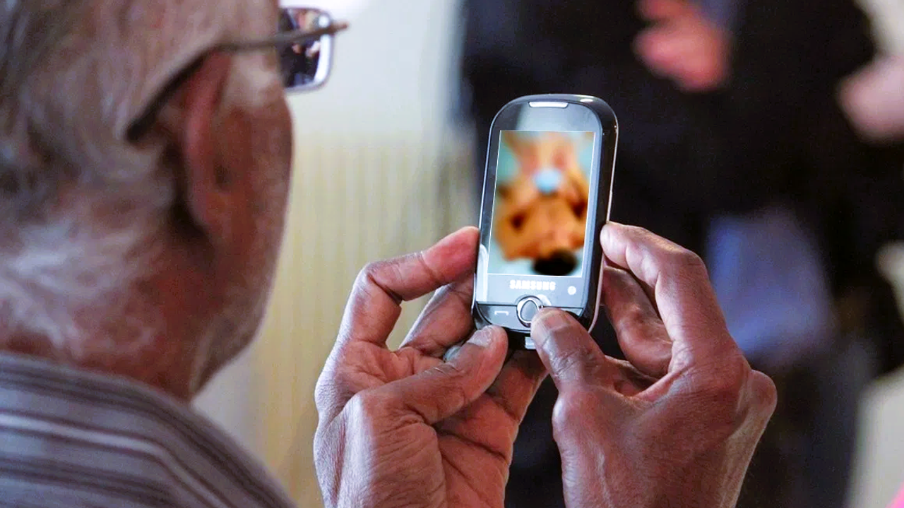 Fraud lady on online video call Sextortionists 