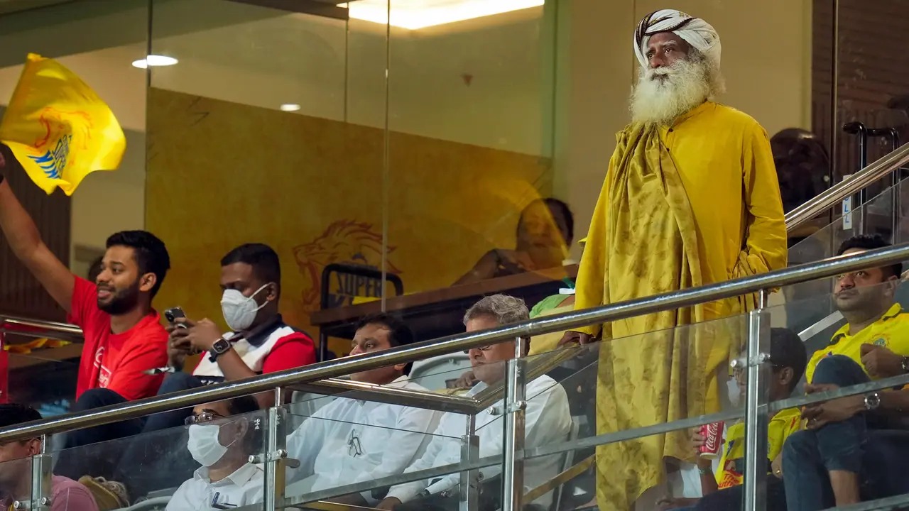 IPL 2023 RR vs CSK sadhguru Jaggi Vasudev came to support Chennai super kings at MA Chidambaram stadium dva IPL 2023 RR vs CSK sadhguru Jaggi Vasudev came to support Chennai super kings at MA Chidambaram stadium dva