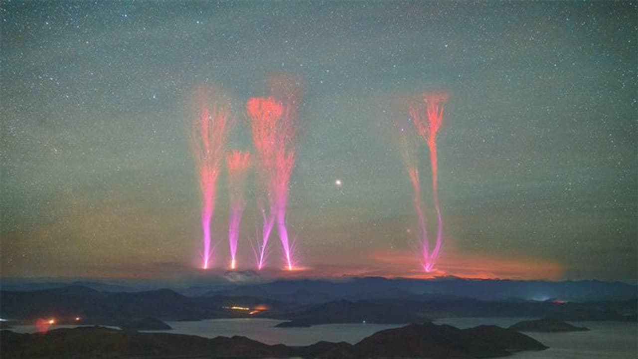 Gigantic jets' Gigantic jets'