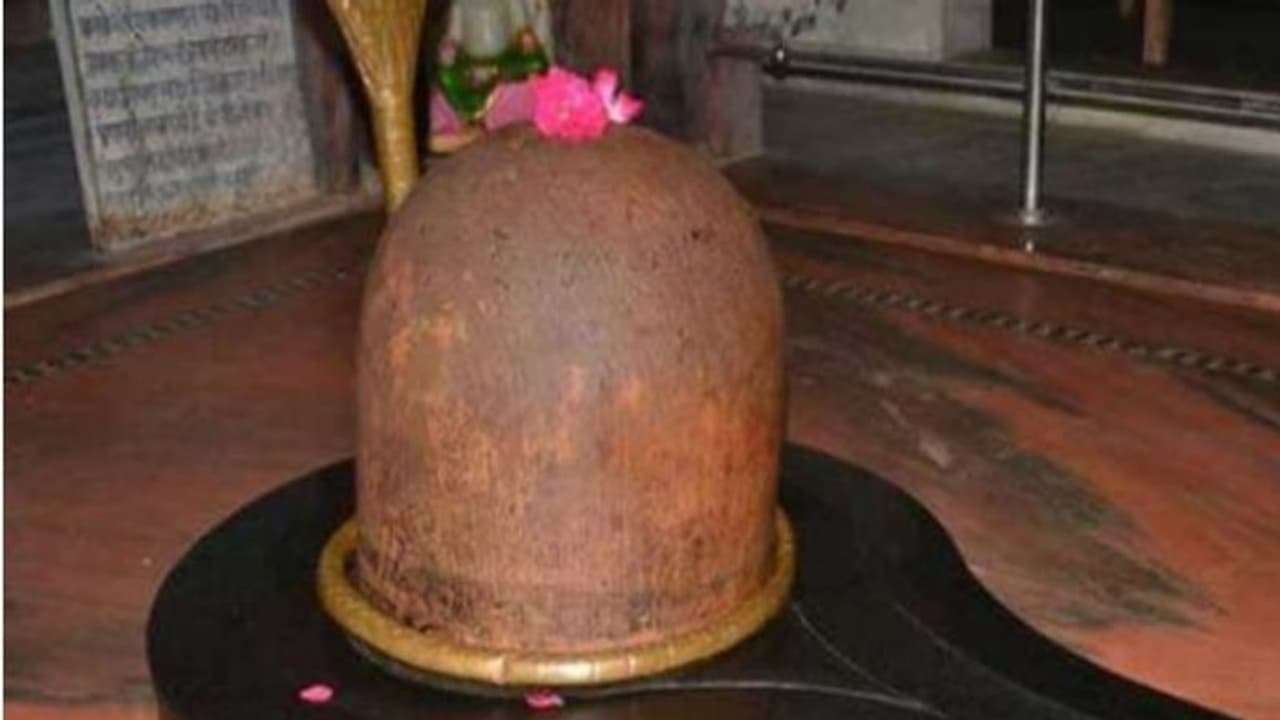 Lord Shiva's miraculous temple, where Shivling changes three times a day Lord Shiva's miraculous temple, where Shivling changes three times a day