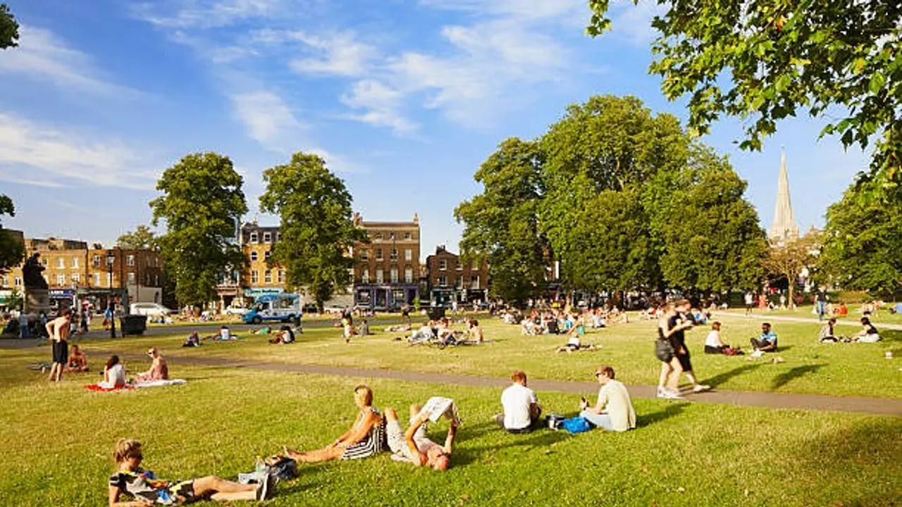Record-breaking heat in UK