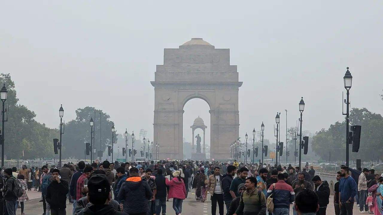 Rain lashes several parts of Delhi Rain lashes several parts of Delhi
