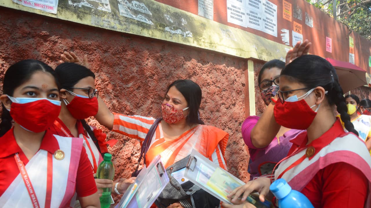West Bengal education department is starting graduation ceremony for school students West Bengal education department is starting graduation ceremony for school students