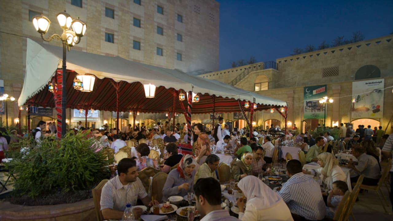 100 people fall sick after consuming food at iftar in Madhya Pradesh Mandsaur 100 people fall sick after consuming food at iftar in Madhya Pradesh Mandsaur