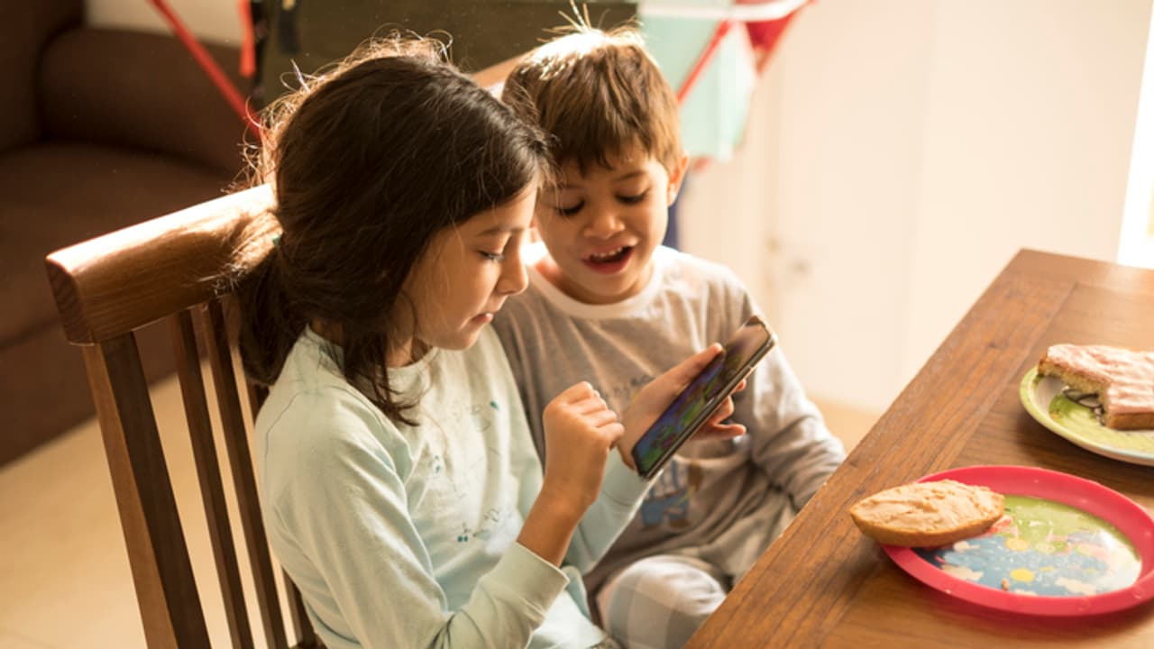 use mobile while eating use mobile while eating
