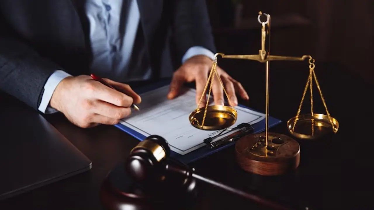 Lawyer sends contempt of court notice to CM Mamata Banerjee for those comment on ssc case