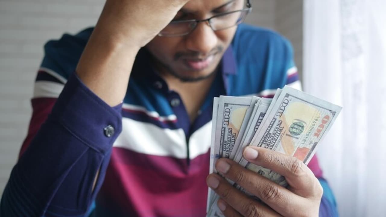 Police extort lakhs of rupees from gas trader in Bhangar Police extort lakhs of rupees from gas trader in Bhangar