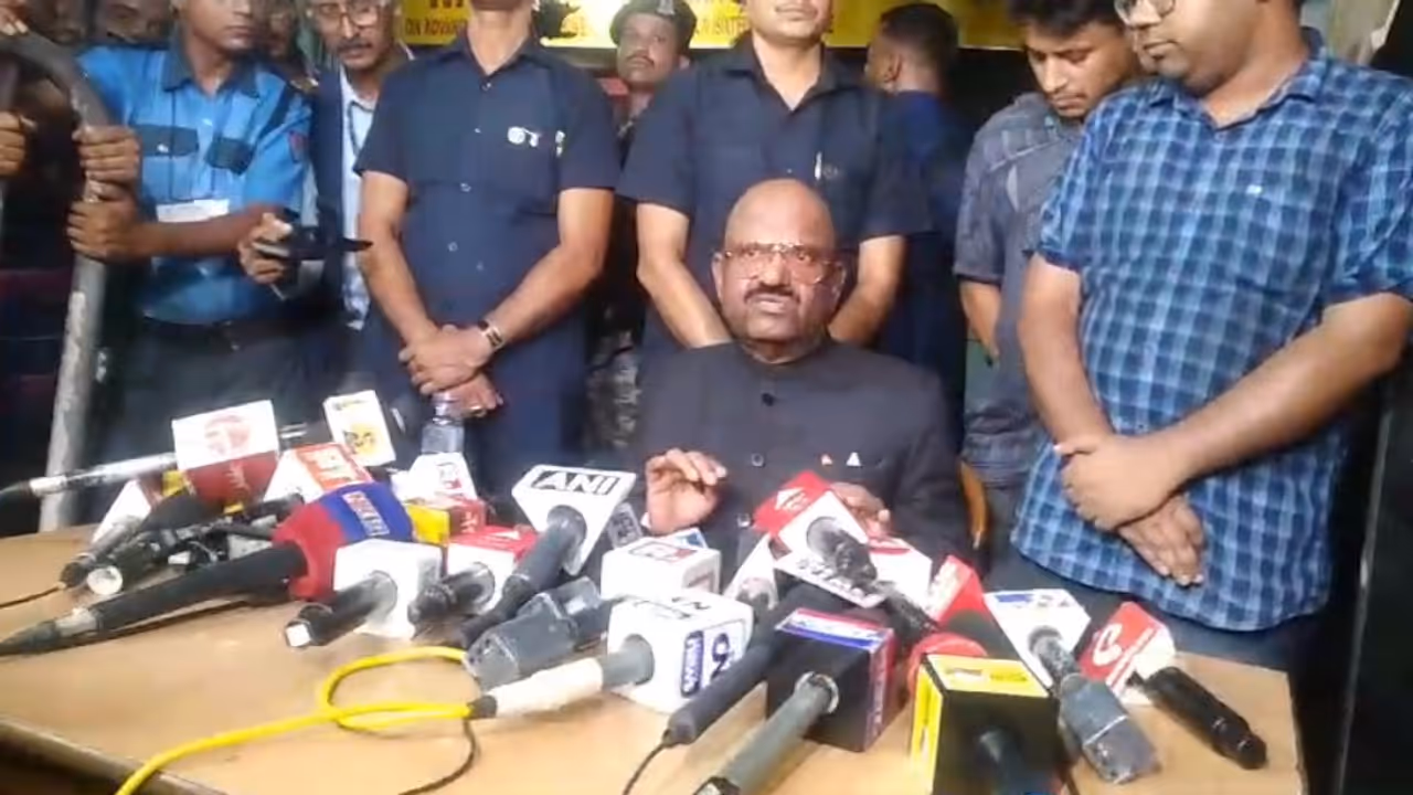 RG KAR Hospital Governor CV Anand Bose gave a message of support to supporter bsm RG KAR Hospital Governor CV Anand Bose gave a message of support to supporter bsm