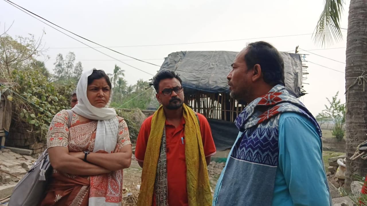 Sandeshkhali update CPM leader Meenakshi Mukherjee walked around wearing a saree on Saturday bsm Sandeshkhali update CPM leader Meenakshi Mukherjee walked around wearing a saree on Saturday bsm