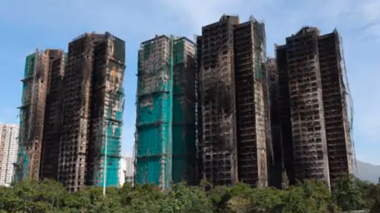Hong Kong blaze leaves 128 dead