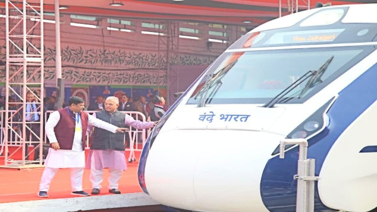 Dilip Ghosh sukanta majumdar at Vande Bharat Express Dilip Ghosh sukanta majumdar at Vande Bharat Express