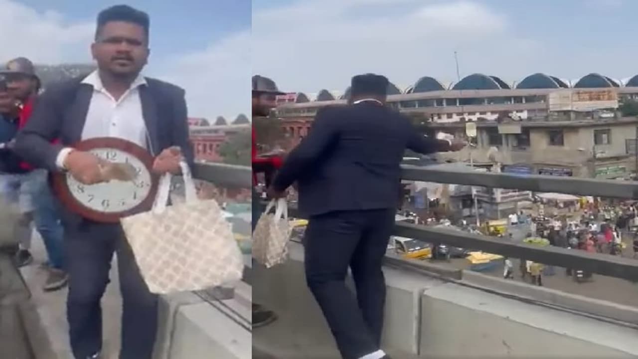 Bengaluru man throws ten rupee notes