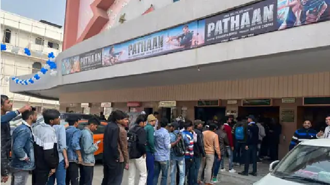 shahrukh khan and deepika padukone pathaan movie release jaipur khans fans got cinema halls booked shahrukh khan and deepika padukone pathaan movie release jaipur khans fans got cinema halls booked
