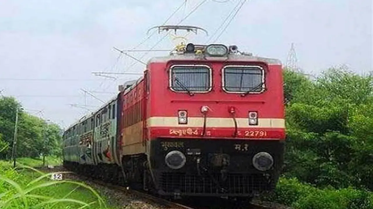 Ernakulam Nizamuddin Express 
