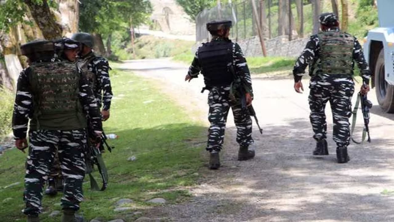 4 pakistani spies agents arrested from barmer received to send information to pakistan agency isi 4 pakistani spies agents arrested from barmer received to send information to pakistan agency isi