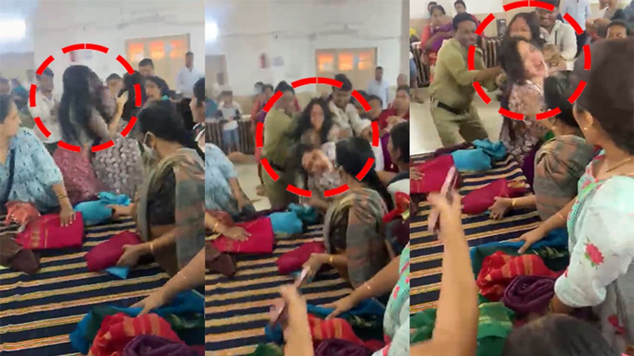A video of two women fighting while buying a saree at sale is viral on social media 