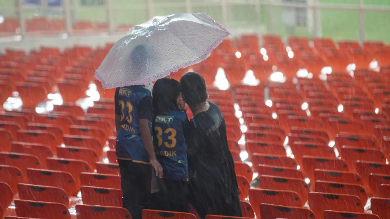 Cricket fans Cricket fans