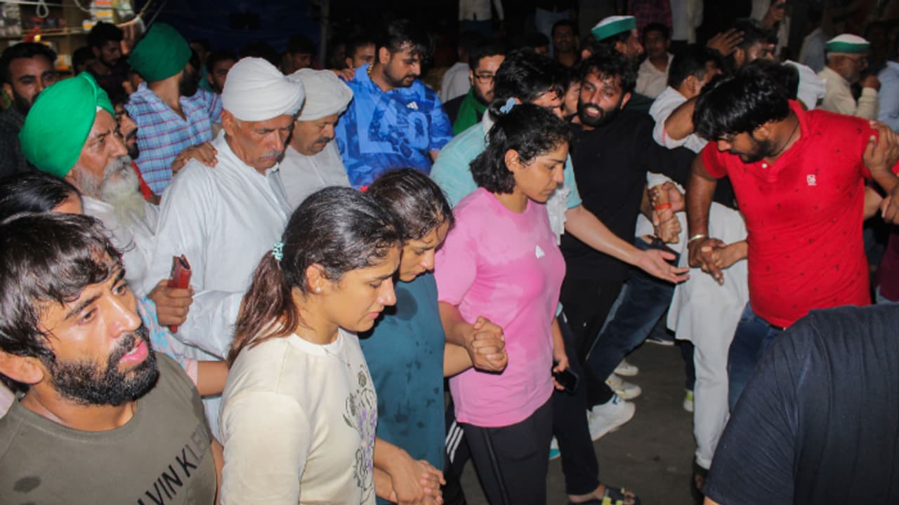 Protesting wrestlers