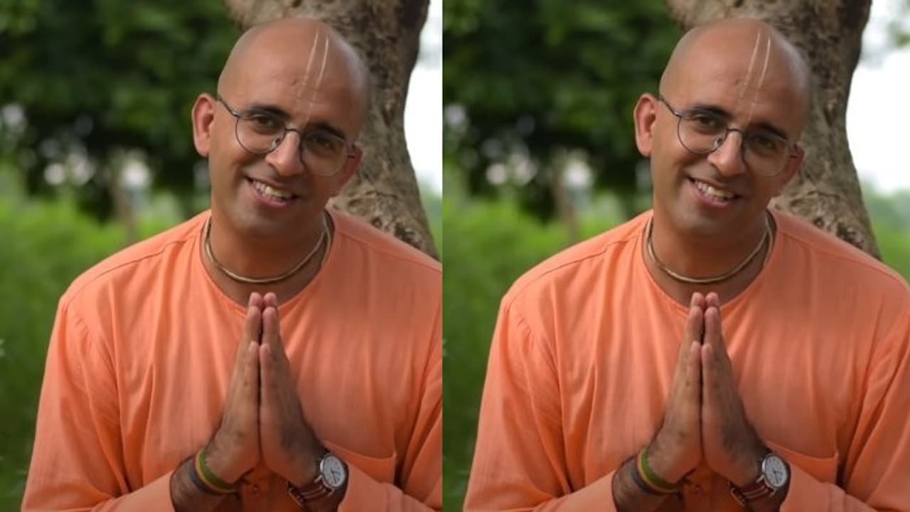 Amogha Leela Das a popular monk in ISKCON s circle questioned Vivekananda s fish consumption 