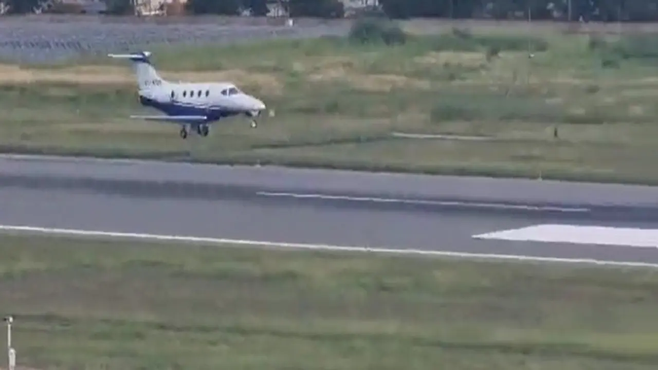 Bangla_Plance_Emergency_Landing Bangla_Plance_Emergency_Landing