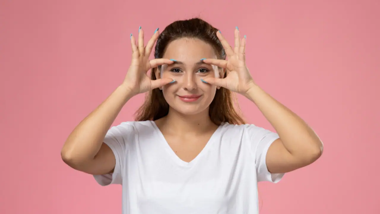 woman eye blinking woman eye blinking