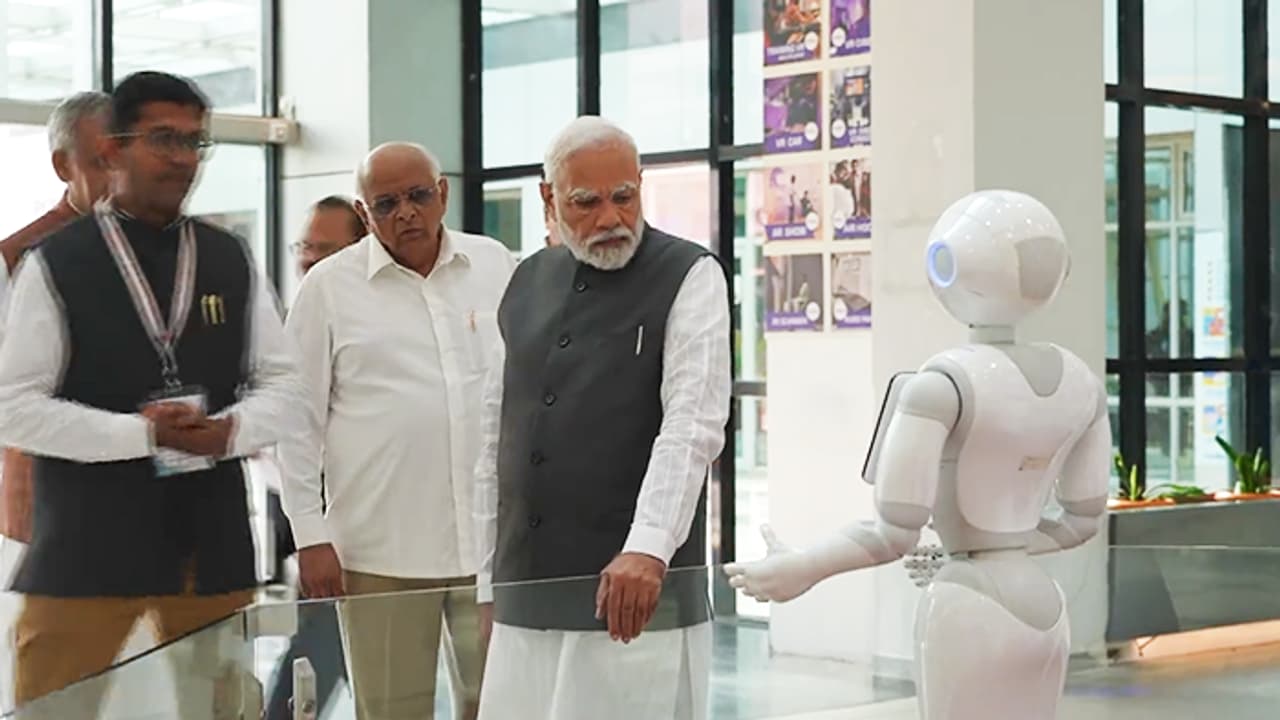 pm modi Explores endless possibilities of the future with Robotics technology at Ahmedabad s Science City bsm pm modi Explores endless possibilities of the future with Robotics technology at Ahmedabad s Science City bsm