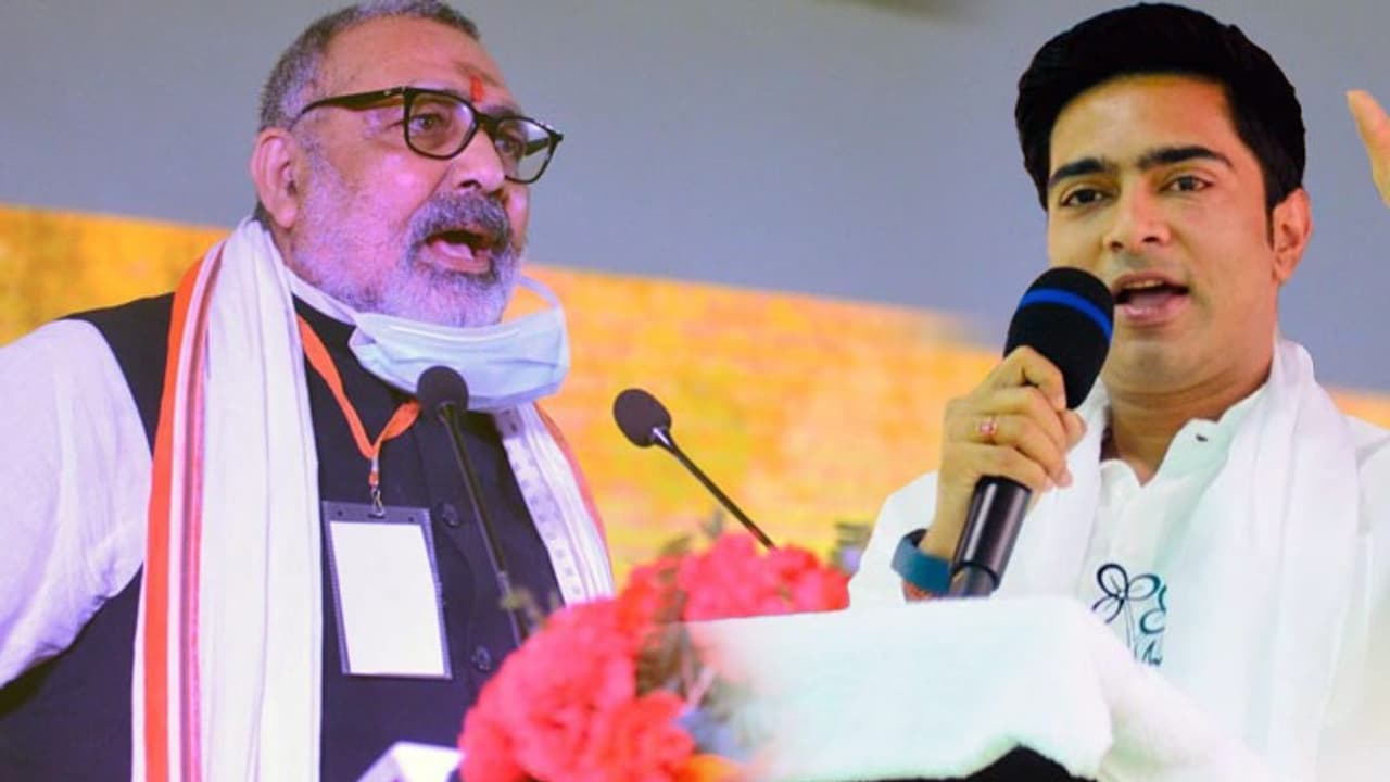 Trinamool Congress sit in in Delhi Giriraj Singh threatens CBI probe into central scheme corruption in Bengal bsm