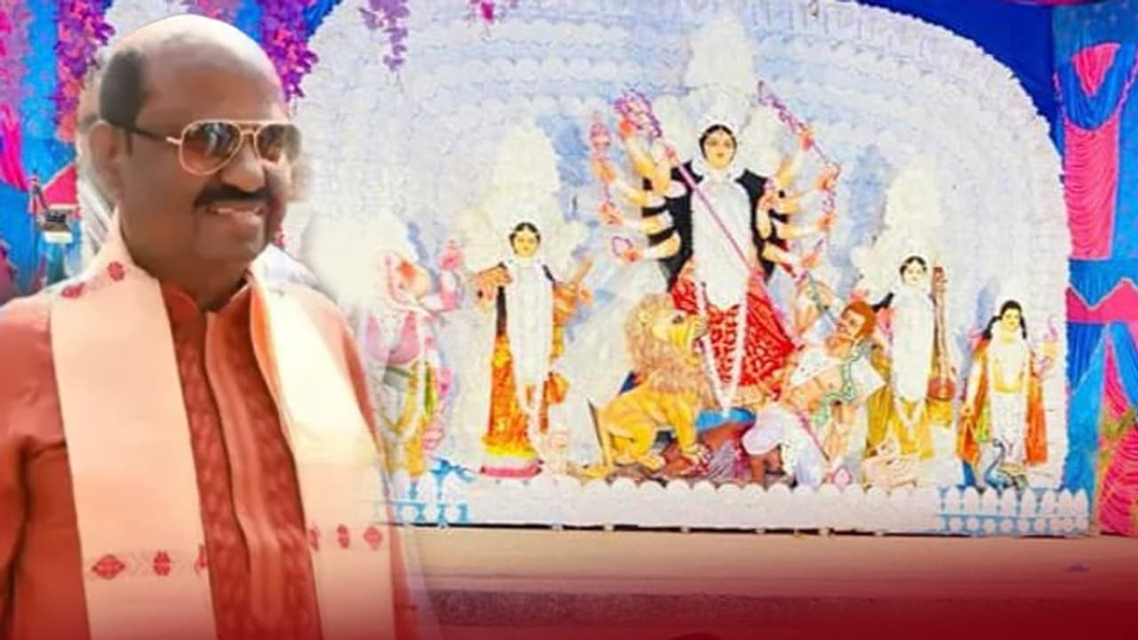 Durga Puja 2023 Governor CV Anand Bose in puja parikrama offered Anjali at Kunal Ghoshs puja bsm Durga Puja 2023 Governor CV Anand Bose in puja parikrama offered Anjali at Kunal Ghoshs puja bsm