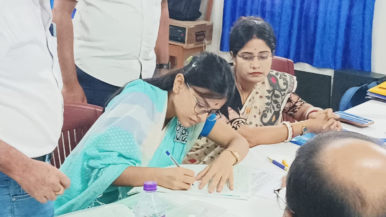 Madhuparna Thakur Madhuparna Thakur