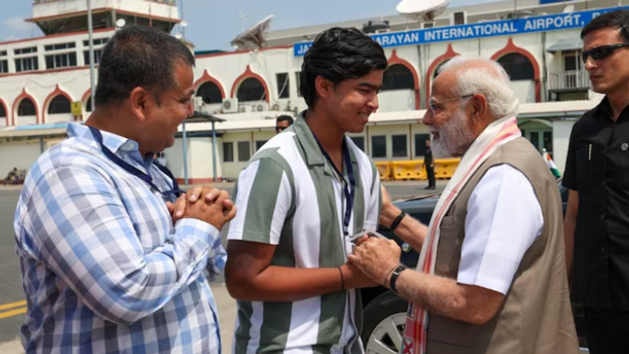 Vaibhav Suryavanshi interacted with PM Modi Vaibhav Suryavanshi interacted with PM Modi