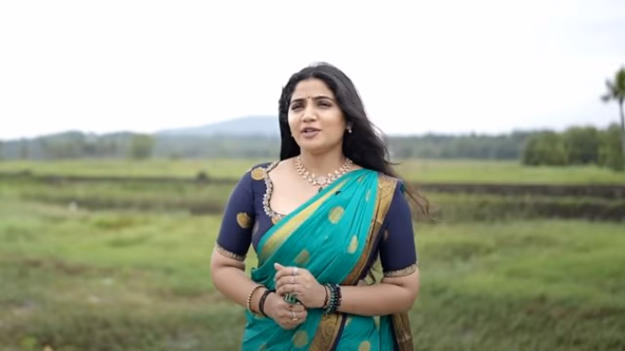 Anshitha Anji shares happiness of her house warming Anshitha Anji shares happiness of her house warming