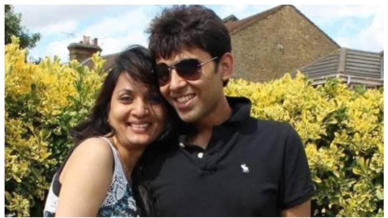 Bharathi Ben and Arjun Pattoliyum