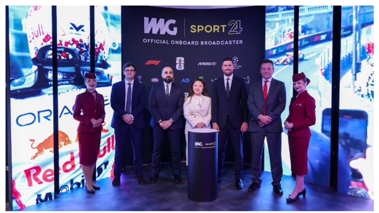 qatar airways introduces live sports streaming during flights 