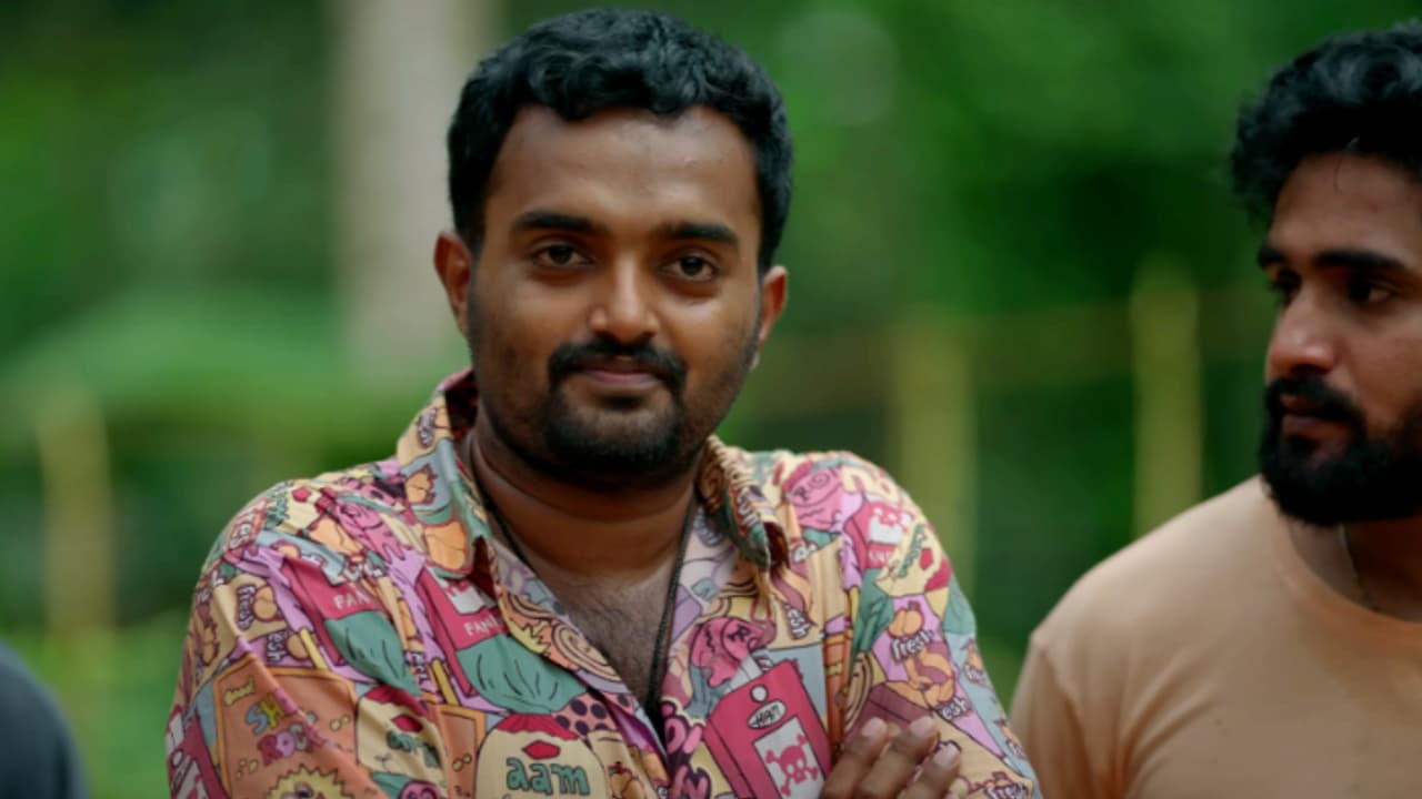 Vyasana Sametham Bandhu Mithradhikal VIDEO SONG Sambrani Penthiri