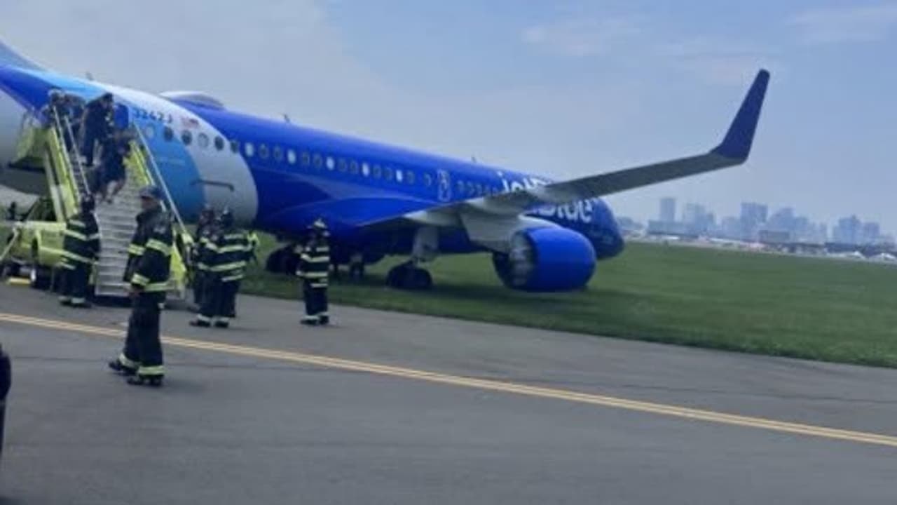 JetBlue A320 veered off the taxiway 