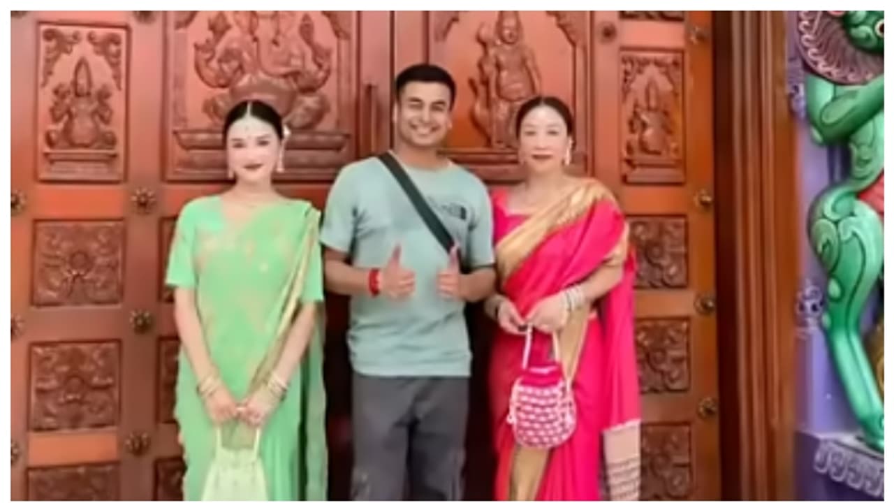 Chinese beauties wearing Indian saree in Malaysia 