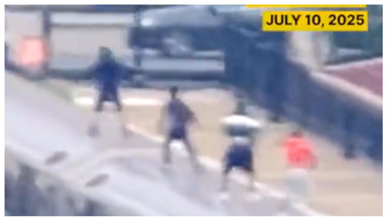 New york police arrest four teenagers for subway surfing