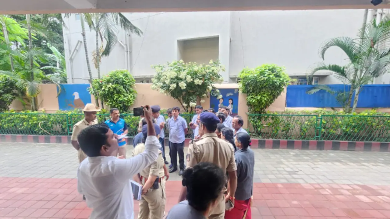 Police check_Bengaluru Bomb threat Police check_Bengaluru Bomb threat