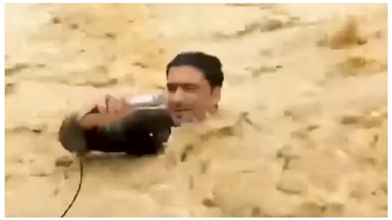 pakistani journalist swept away in flood on live reporting