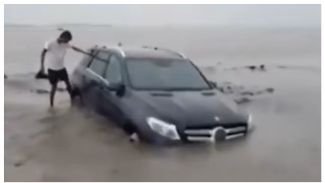 Mercedes bens stuck in sand in river after the stunt Mercedes bens stuck in sand in river after the stunt