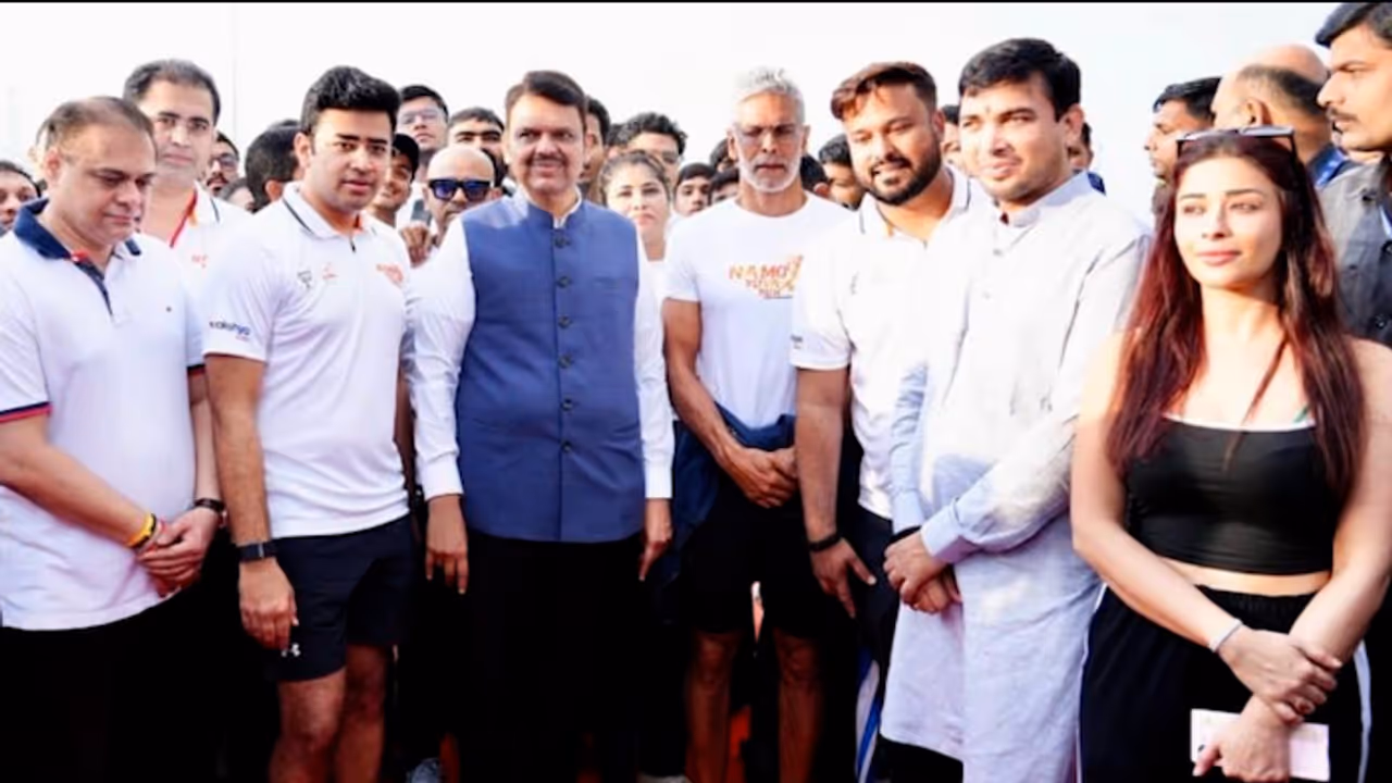 Tajinder Singh Tiwana Leads NaMo Yuva Run on Mumbai Coastal Road for PM’s 75th