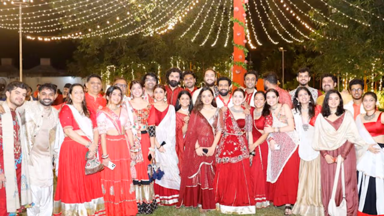 Sharad Ratri 2025 Aarambh Ahmedabad Ignites Navratri Festivities