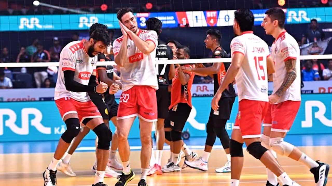 PVL 2025: Kolkata Thunderbolts Beat Hyderabad Hawks 3–1 in Diwali Clash