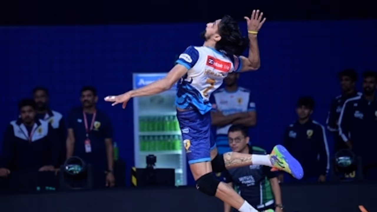 PVL 2025: Kochi Blue Spikers Beat Calicut Heroes 3–1 in Kerala Derby