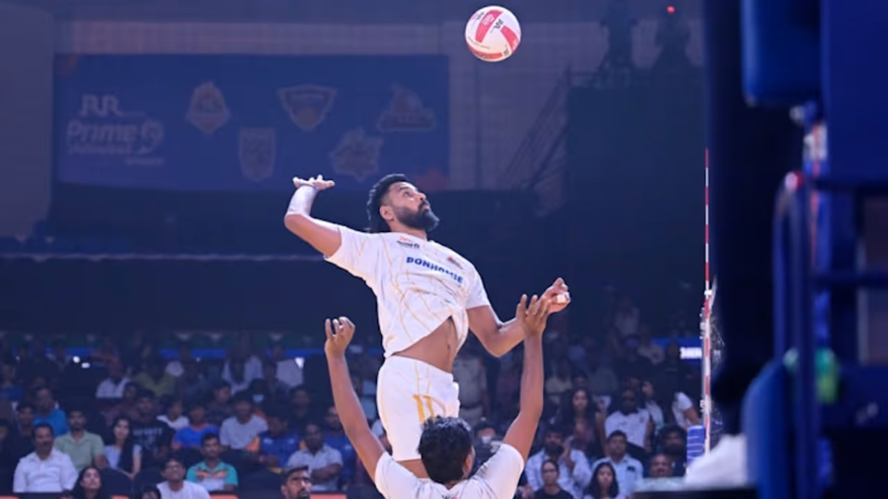PVL 2025: Ahmedabad Defenders Give Mumbai Meteors First Loss of Season