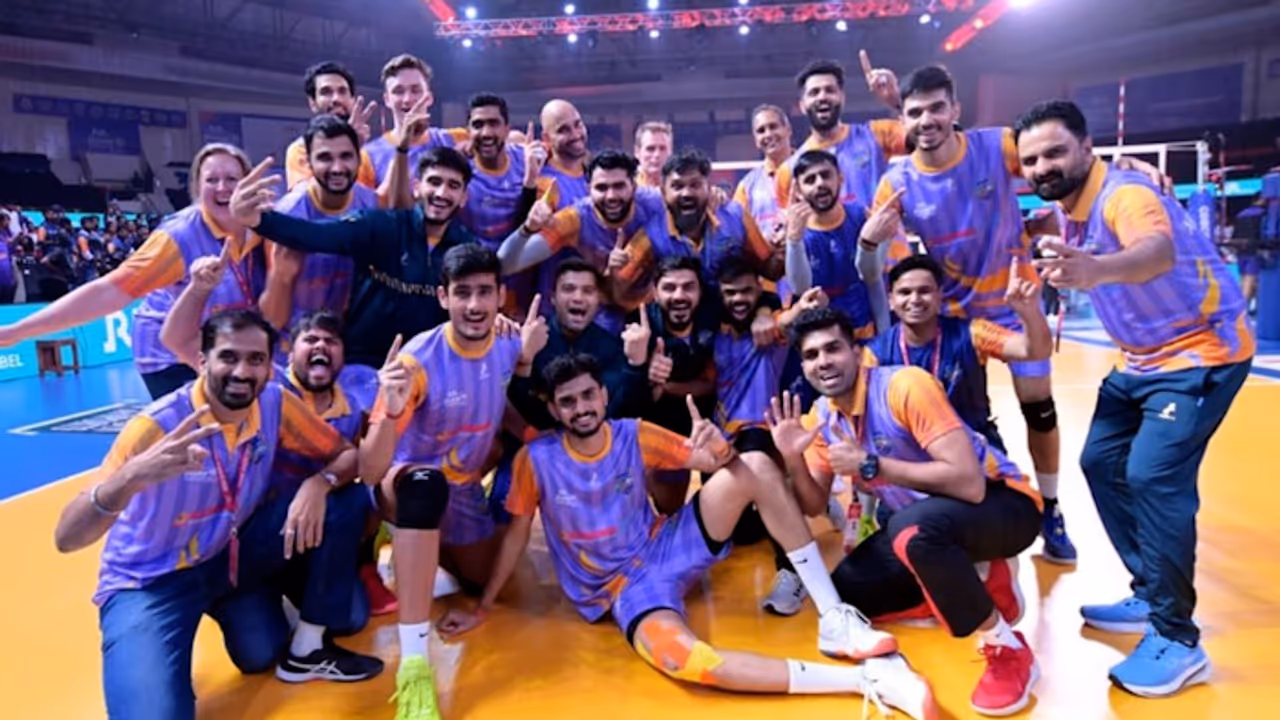 PVL 2025: Mumbai Meteors Beat Bengaluru Torpedoes to Claim Top Spot