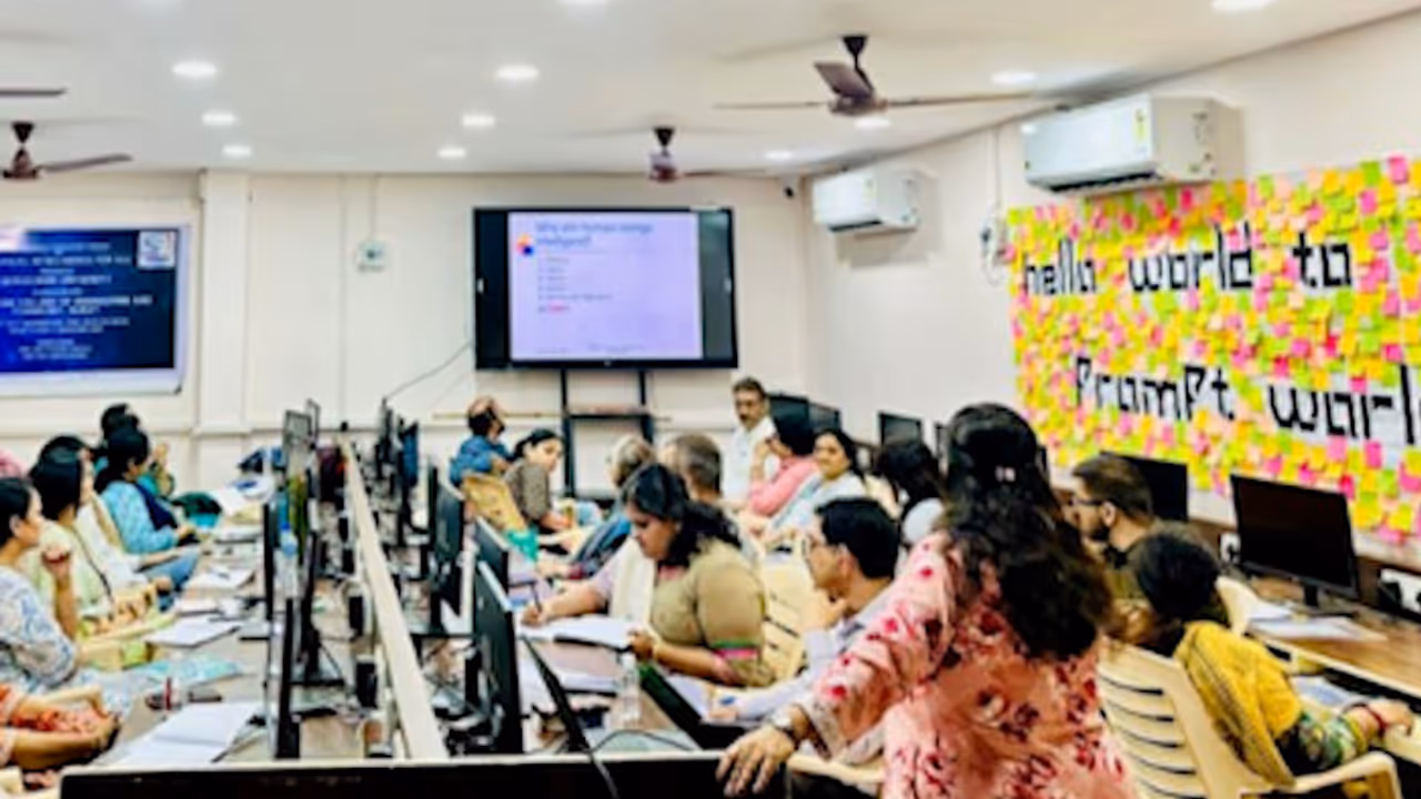 Sarvajanik University Hosts 5 Day AI Training for Teachers