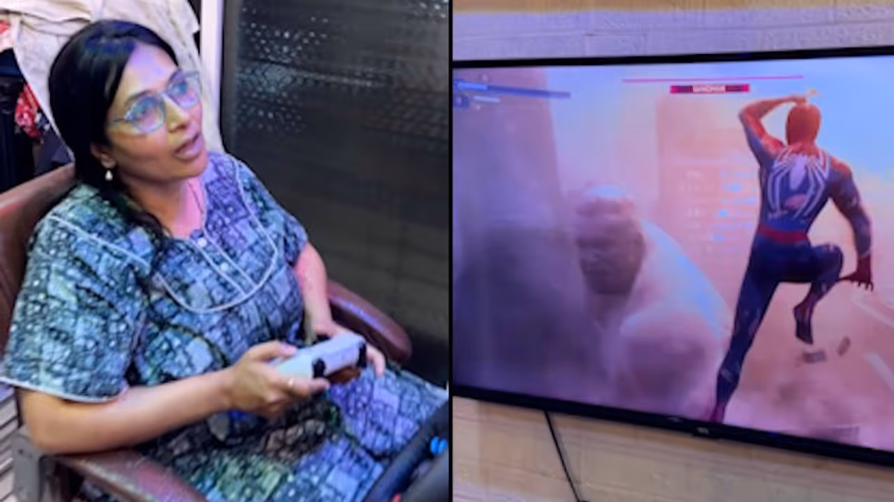 Mother playing Spider Man 2 Mother playing Spider Man 2