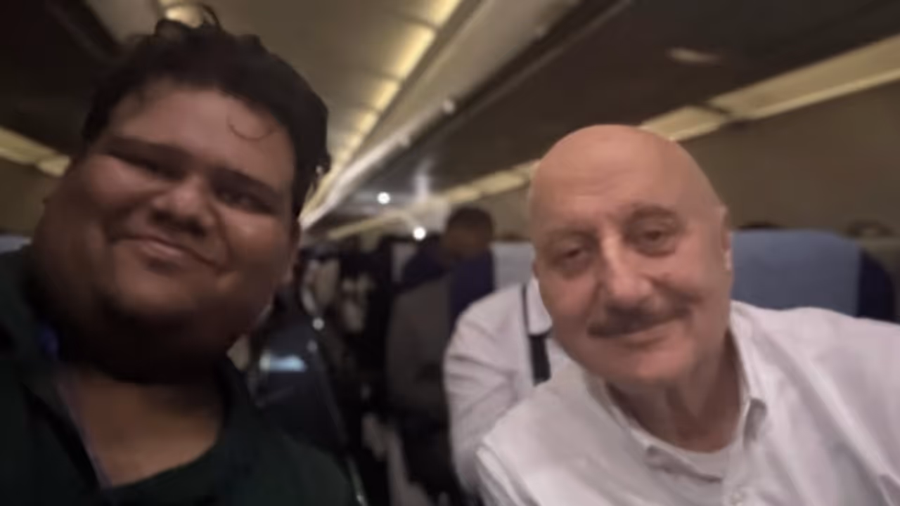 Anupam Kher Reflects On Misjudging An Overweight Passenger On Flight: ‘Shouldn’t Eat So Much…’ Anupam Kher Reflects On Misjudging An Overweight Passenger On Flight: ‘Shouldn’t Eat So Much…’