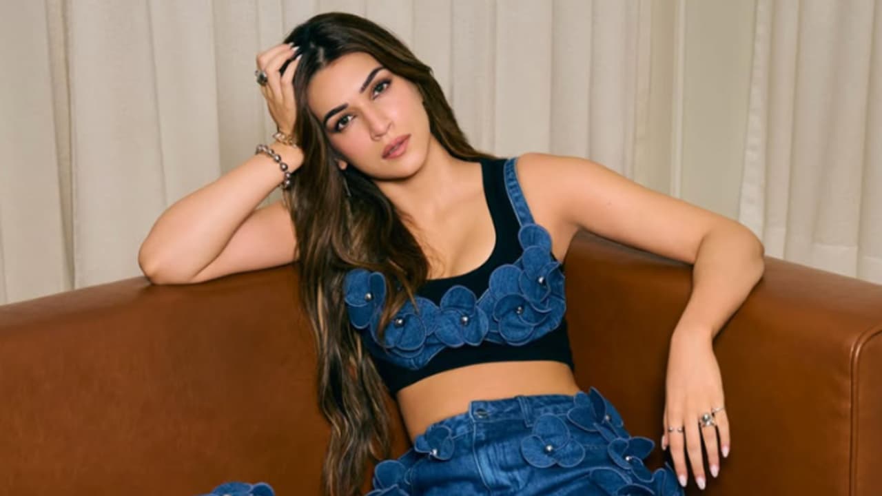 Planning Goa Trip Kriti Sanons Vacation Style Is Perfect Blend Of Fun Comfort And Glam Planning Goa Trip Kriti Sanons Vacation Style Is Perfect Blend Of Fun Comfort And Glam